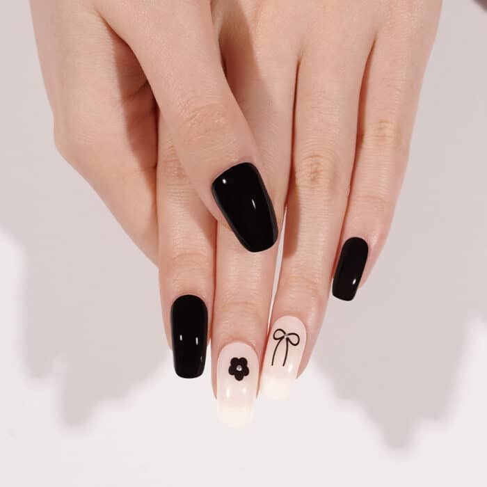 bandes vernis gel dépareillées noires avec motifs